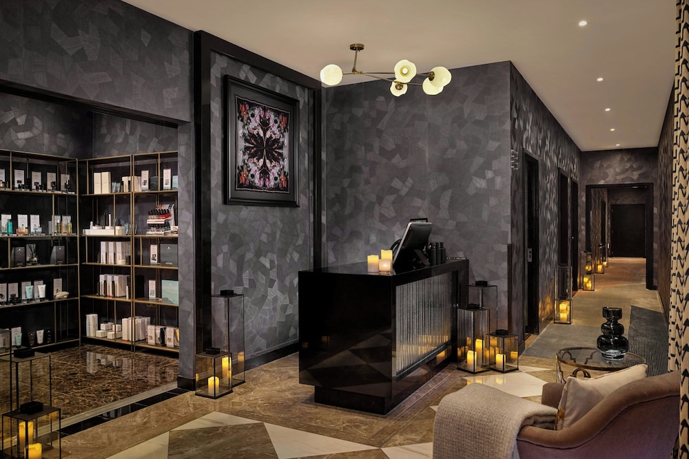 Montcalm East, Autograph Collection 5