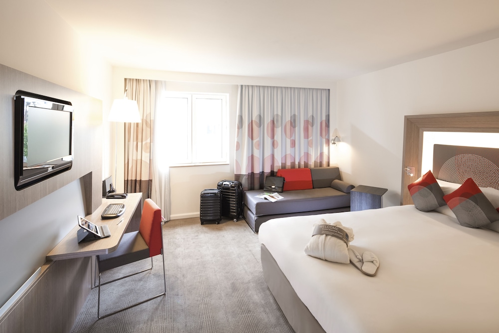 Novotel London Brentford 9
