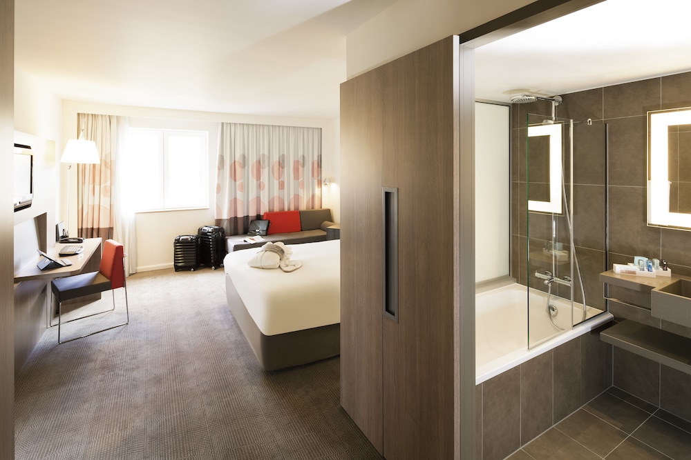 Novotel London Brentford 8