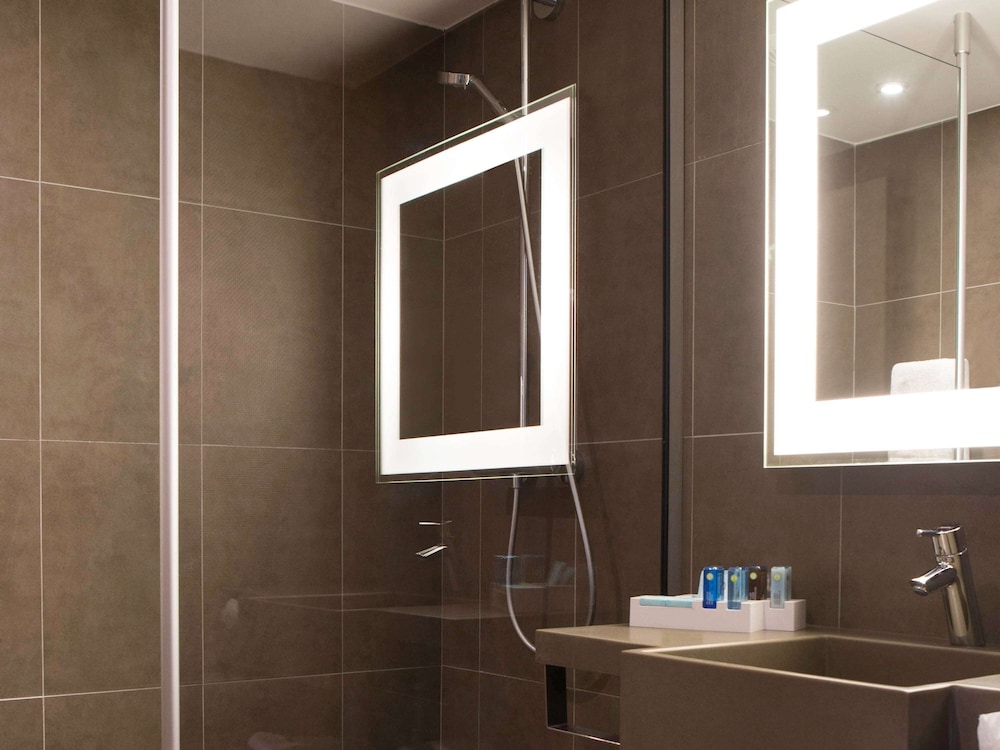 Novotel London Brentford 21
