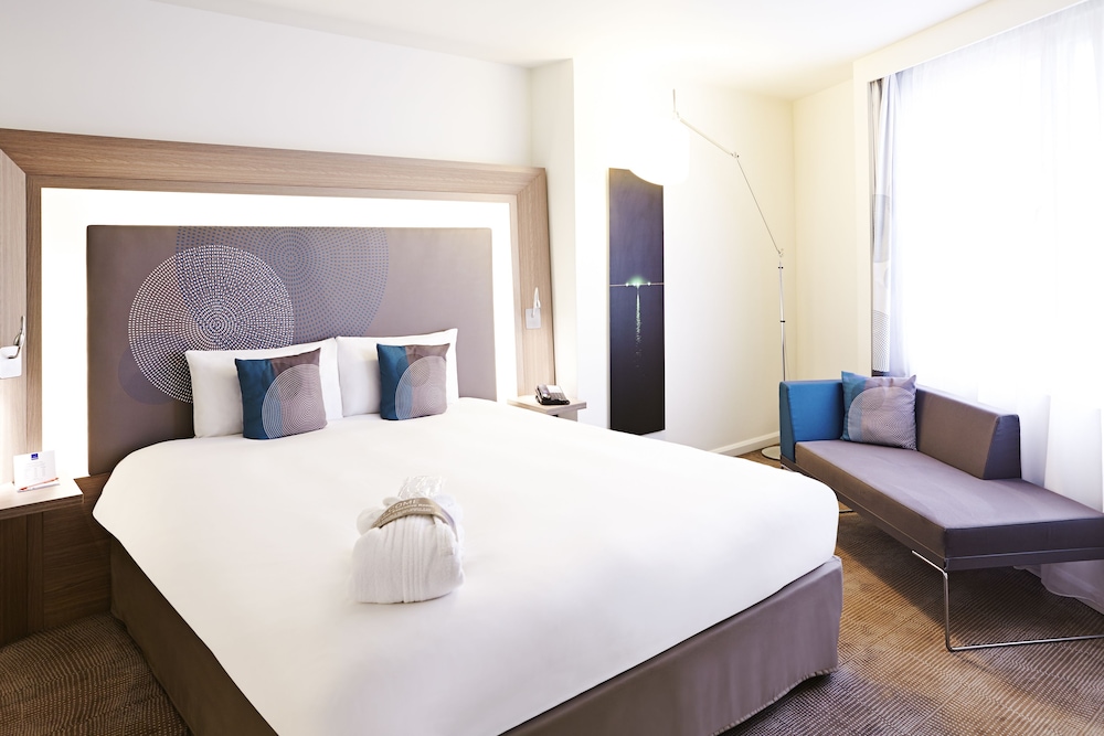 Novotel London Brentford 10