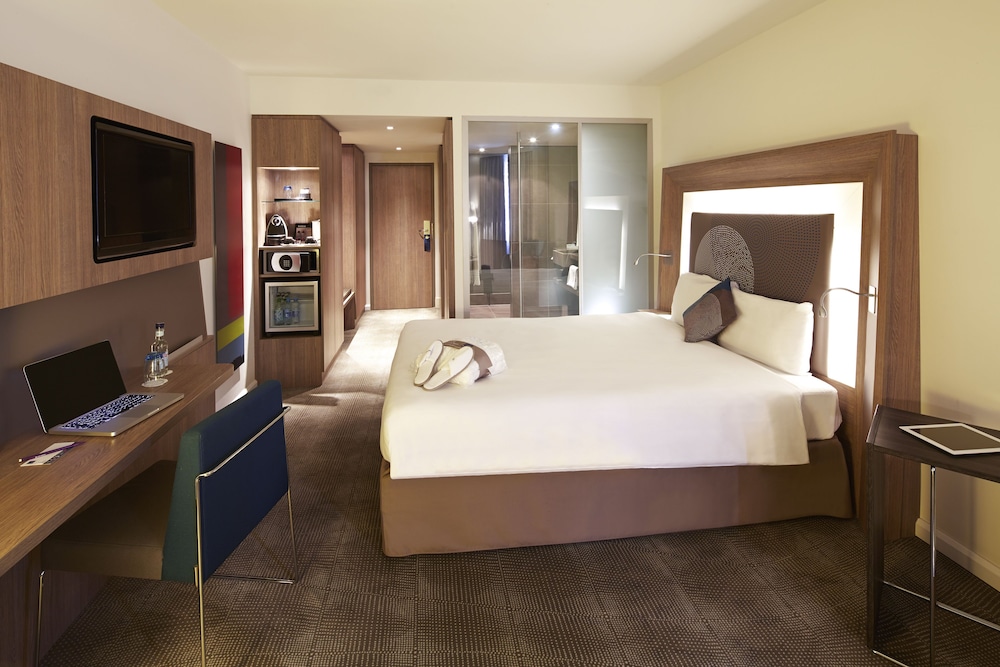 Novotel London Brentford 6