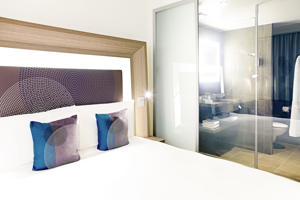 Novotel London Brentford 7