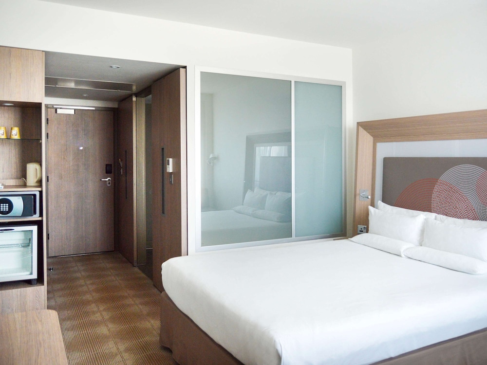 Novotel London Brentford 24