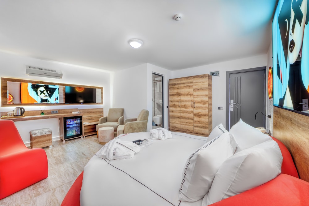 Illusion Beach Club Hotel 19