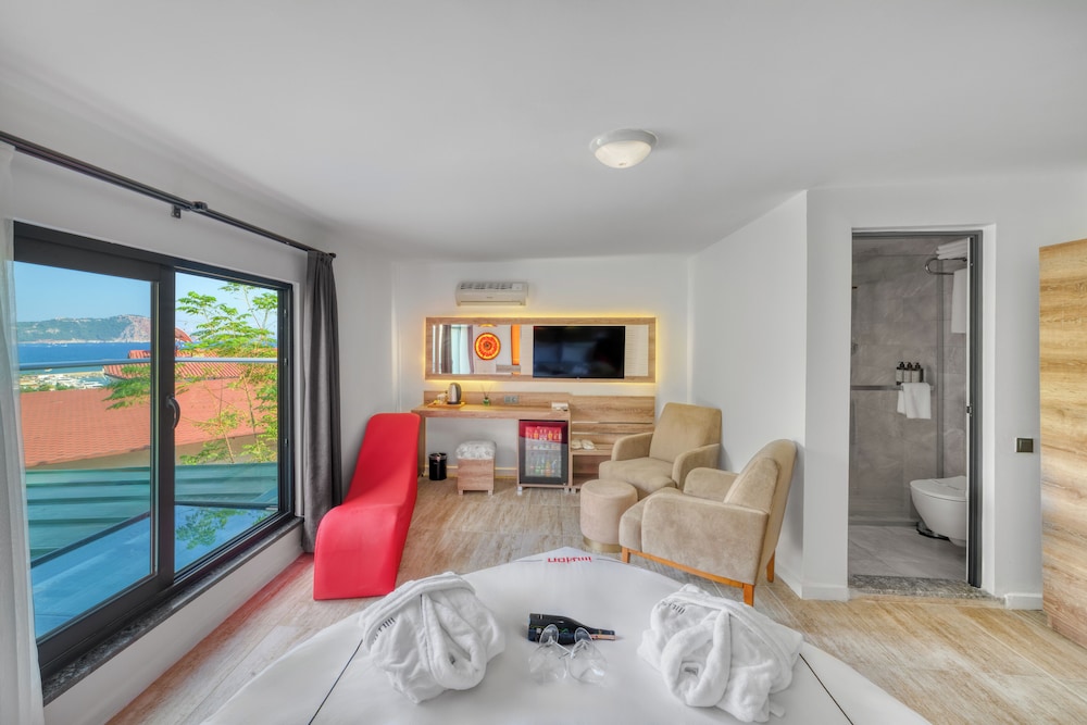 Illusion Beach Club Hotel 20