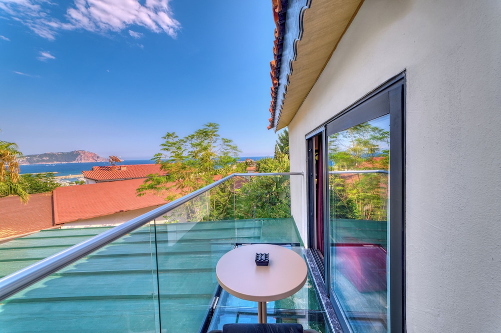 Illusion Beach Club Hotel 23