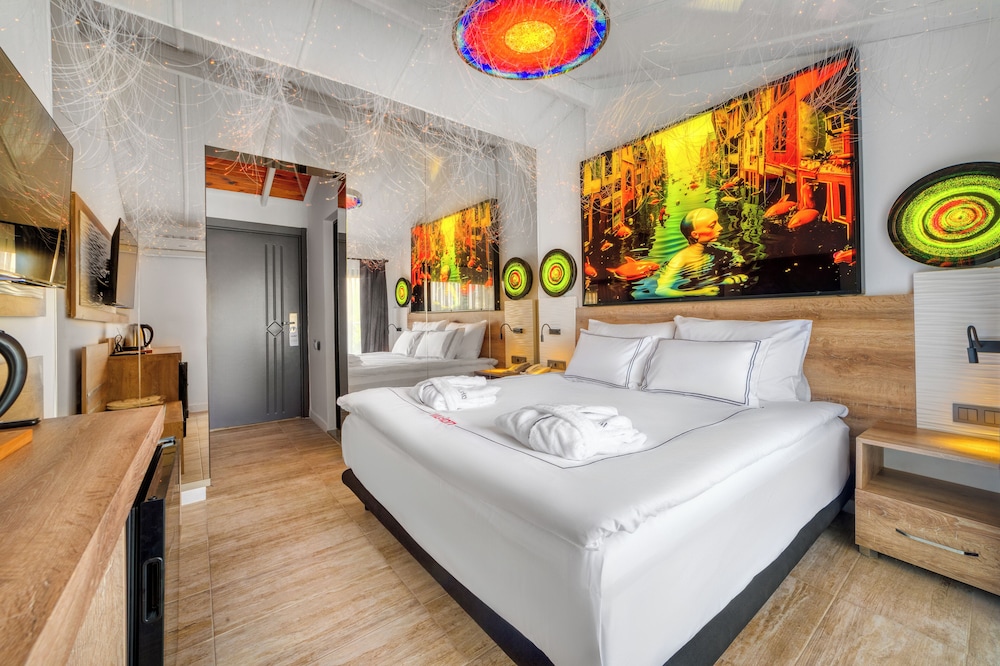 Illusion Beach Club Hotel 15