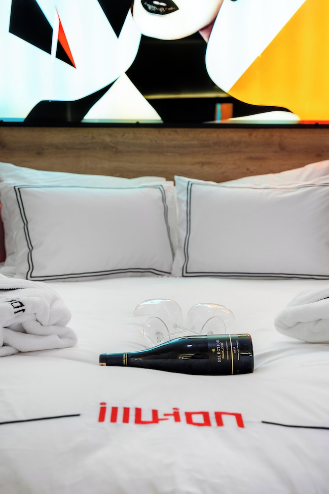 Illusion Beach Club Hotel 24