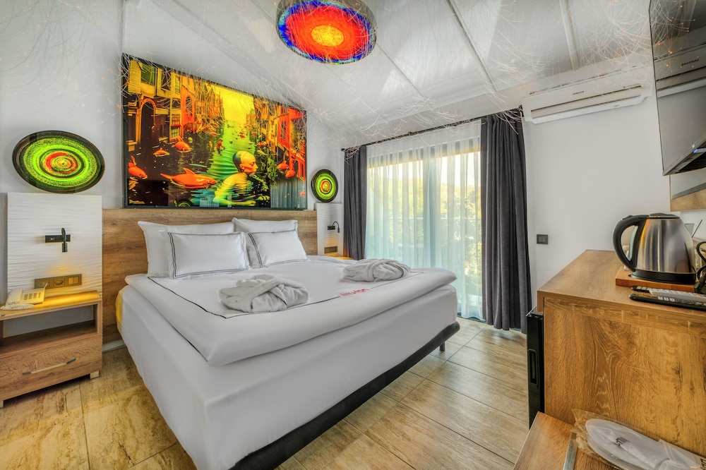 Illusion Beach Club Hotel 13