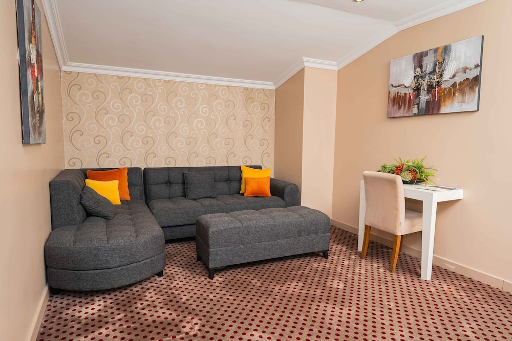 Boris Hotel 23