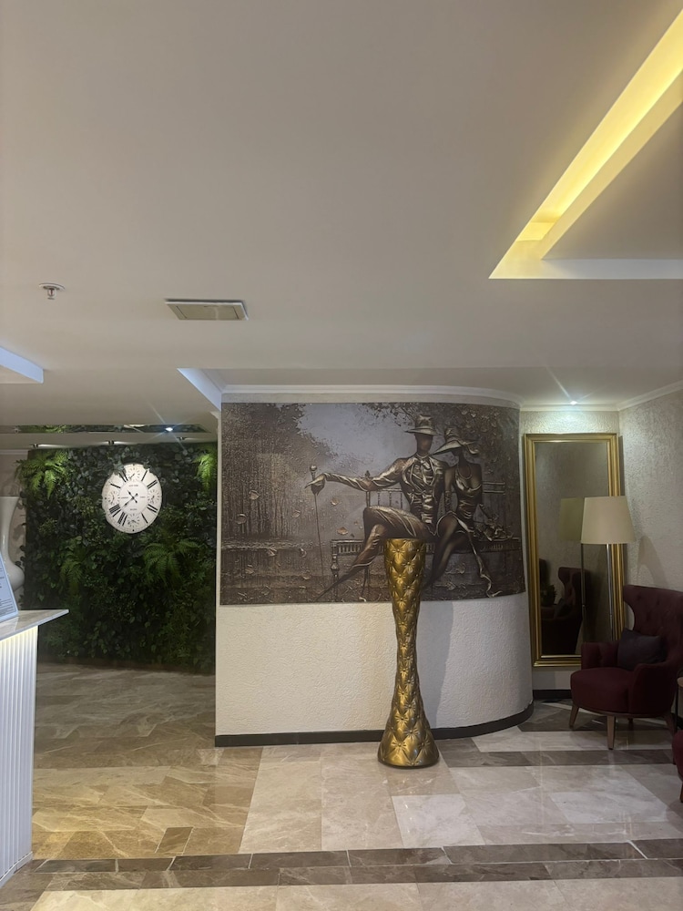 Boris Hotel 2