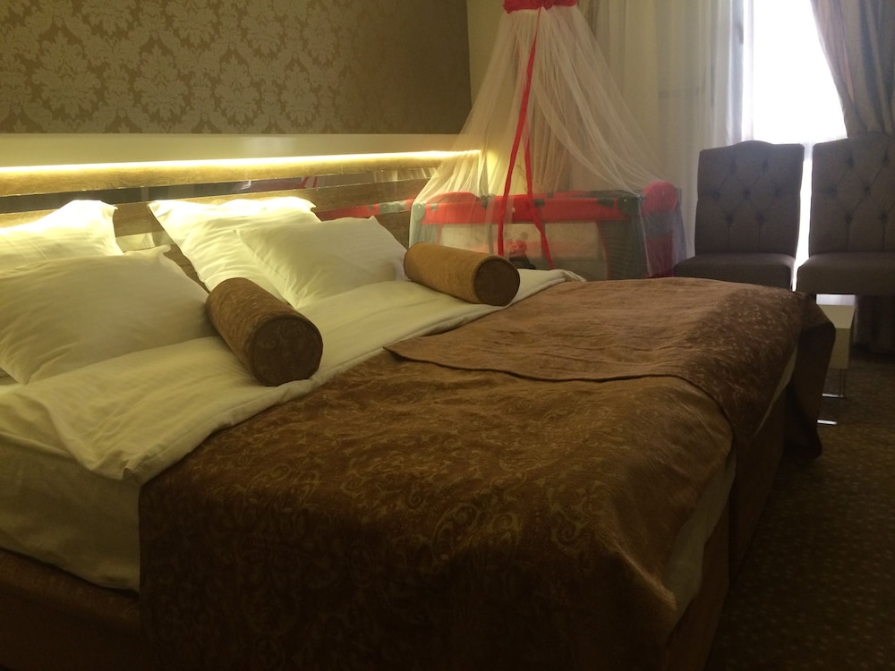 Golden Rain Hotel 11