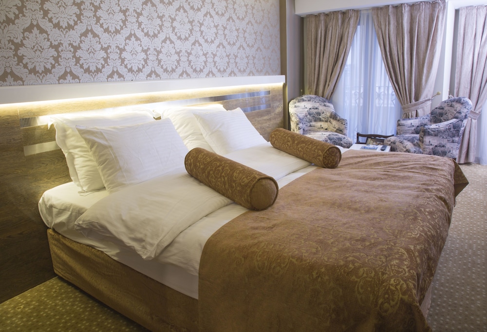 Golden Rain Hotel 16