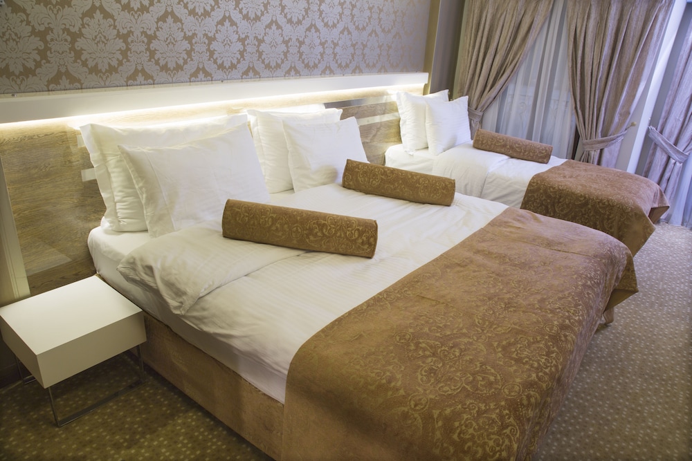 Golden Rain Hotel 7