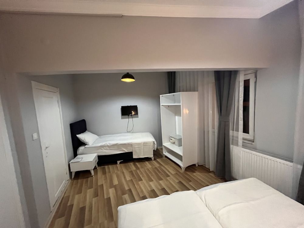 Asparagus Hotel Suits Old City 13