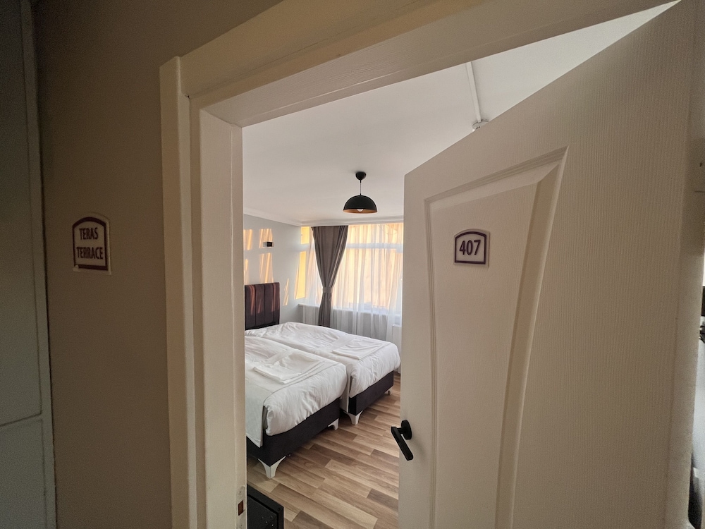 Asparagus Hotel Suits Old City 10