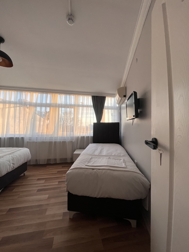 Asparagus Hotel Suits Old City 8