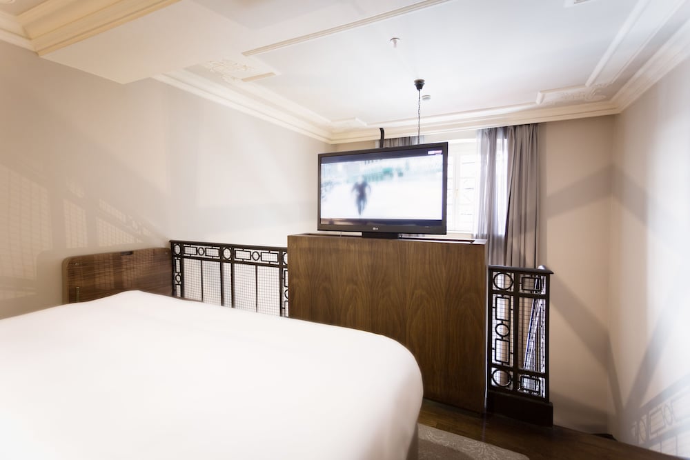 The Bank Hotel Istanbul 14
