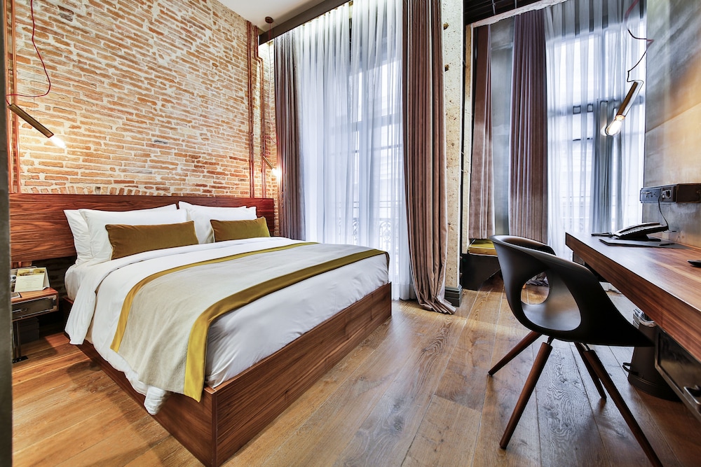 The Public Hotel 13