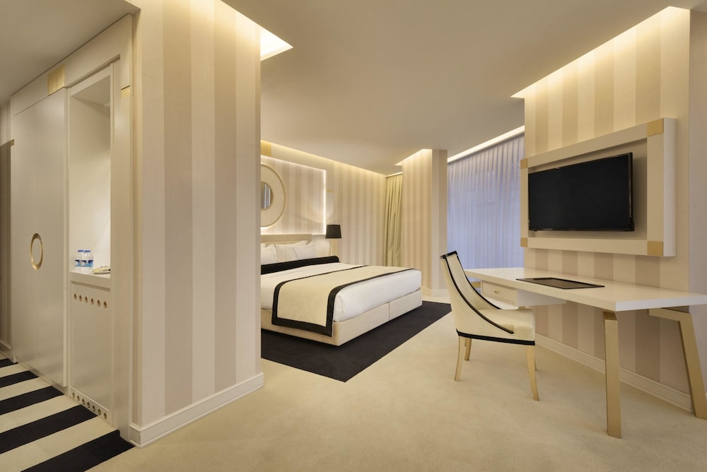 Ramada Hotel & Suites by Wyndham İstanbul Şişli 22