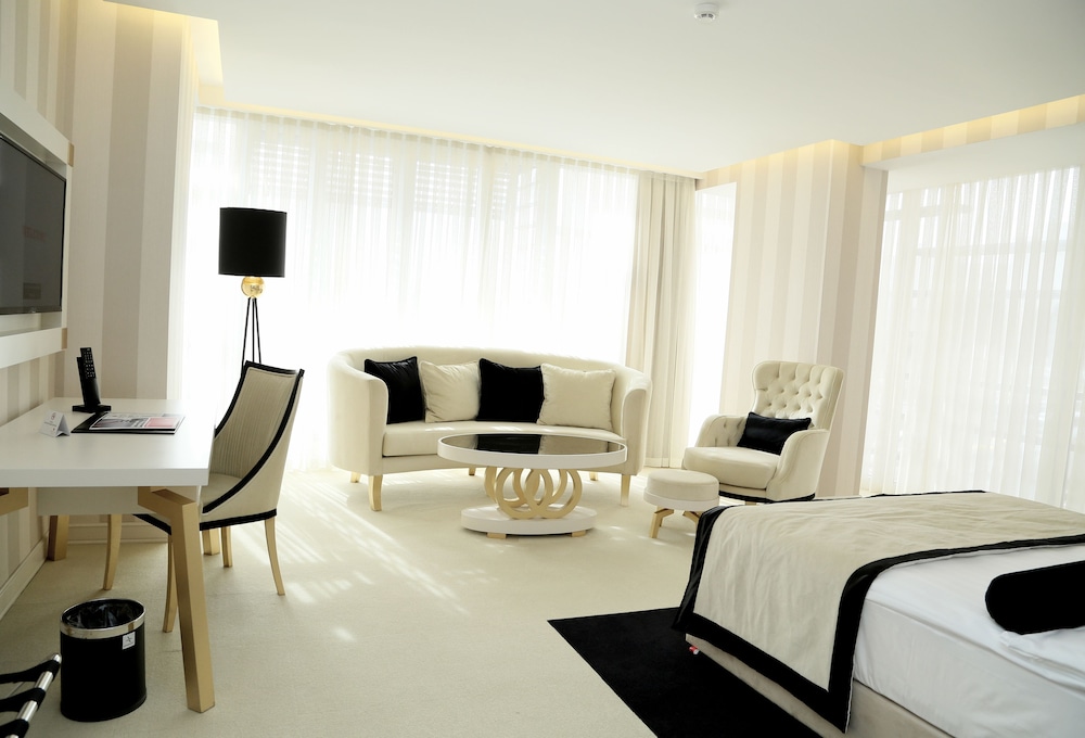 Ramada Hotel & Suites by Wyndham İstanbul Şişli 18