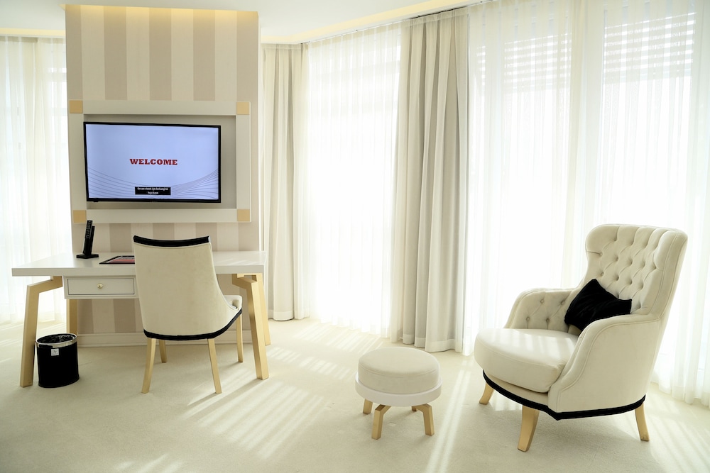 Ramada Hotel & Suites by Wyndham İstanbul Şişli 17