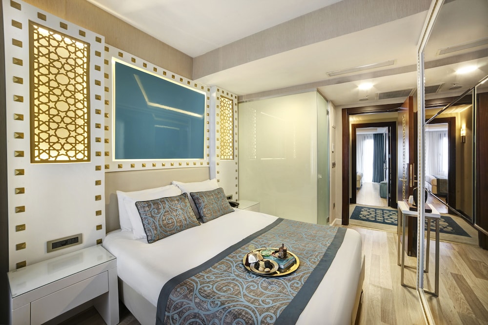 Great Fortune Hotel 23