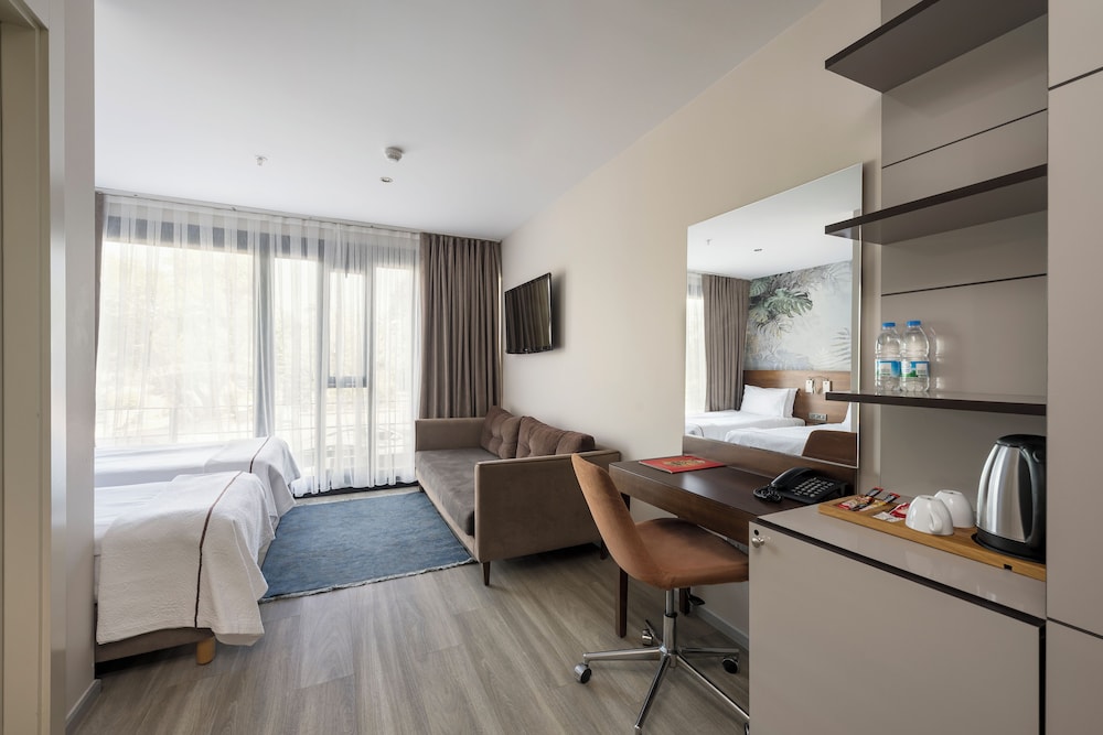 Upsuites Hotel 18