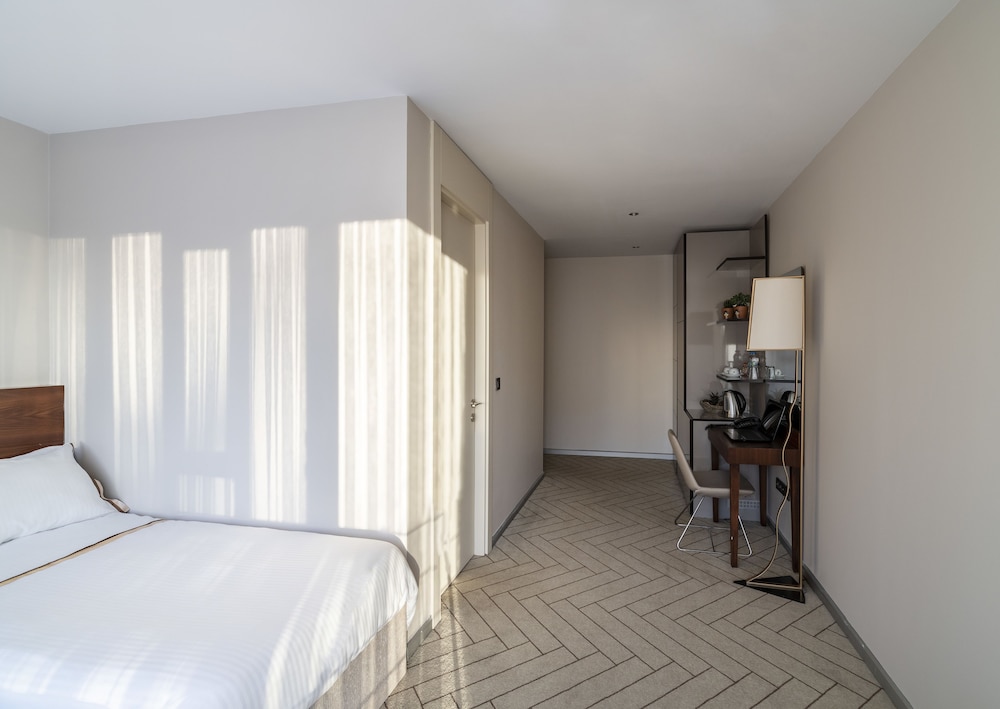 Upsuites Hotel 8