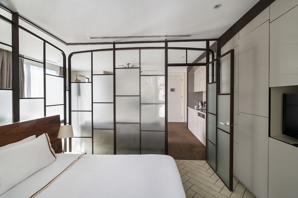Upsuites Hotel 6