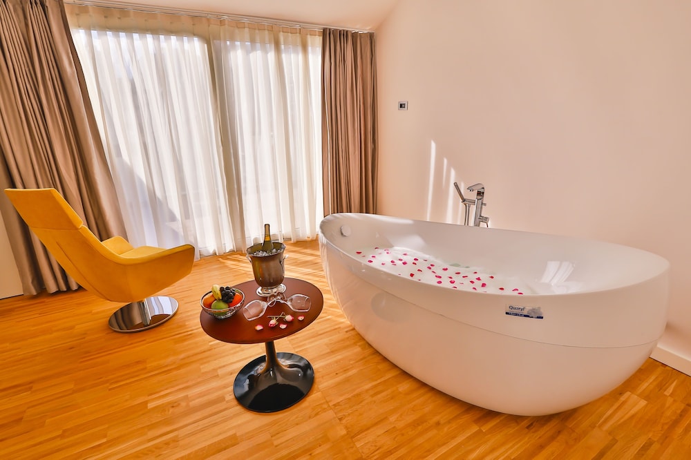 Business Life Boutique Hotel 20