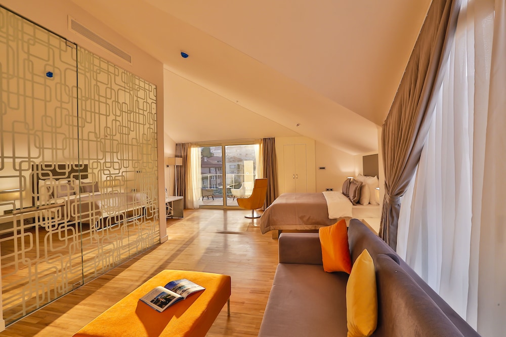Business Life Boutique Hotel 10