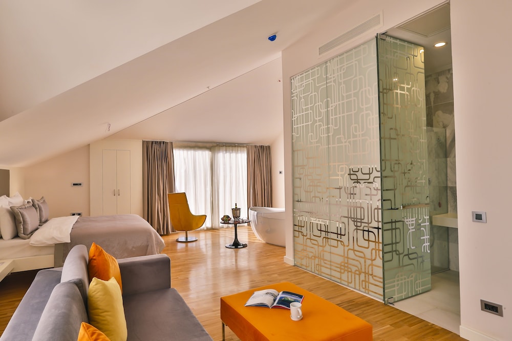 Business Life Boutique Hotel 13