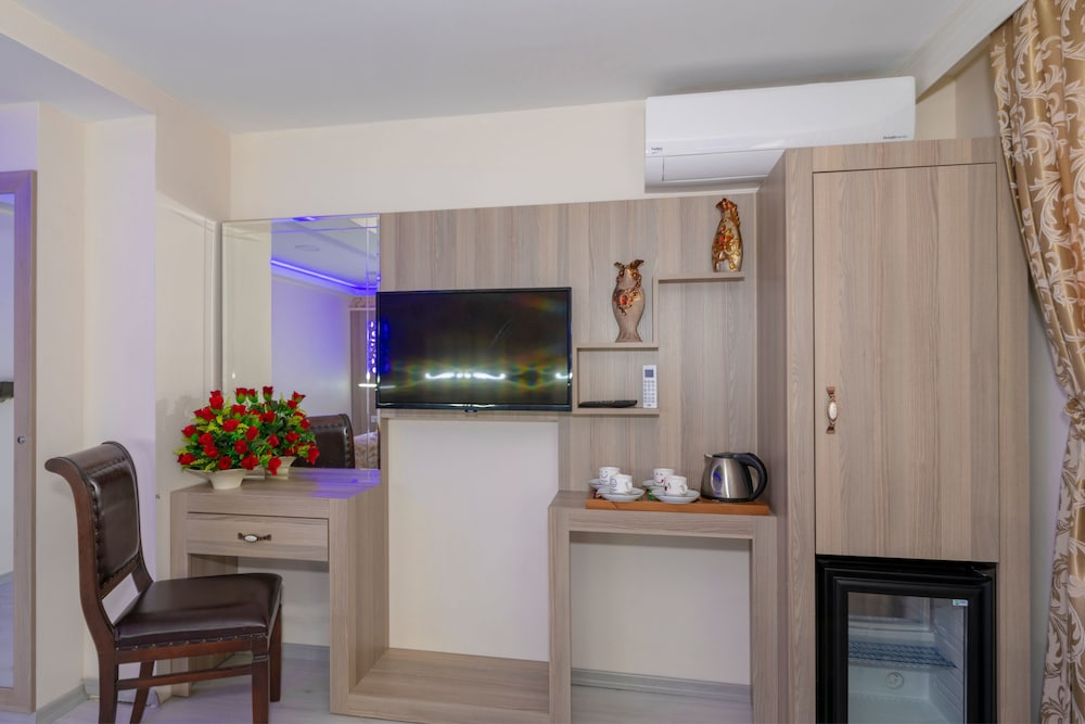 Raimond Hotel 18