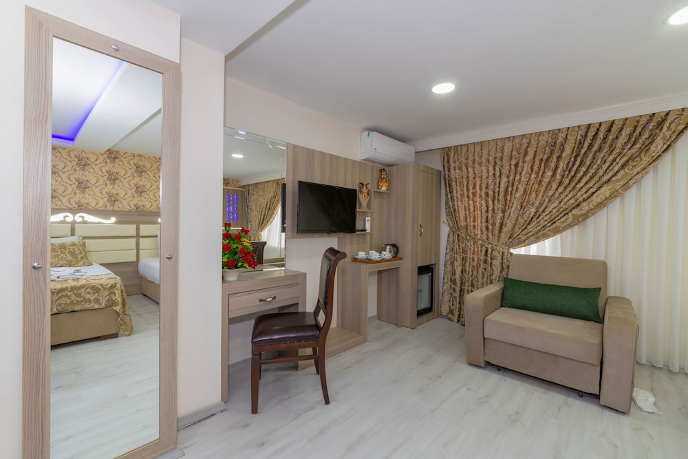 Raimond Hotel 19