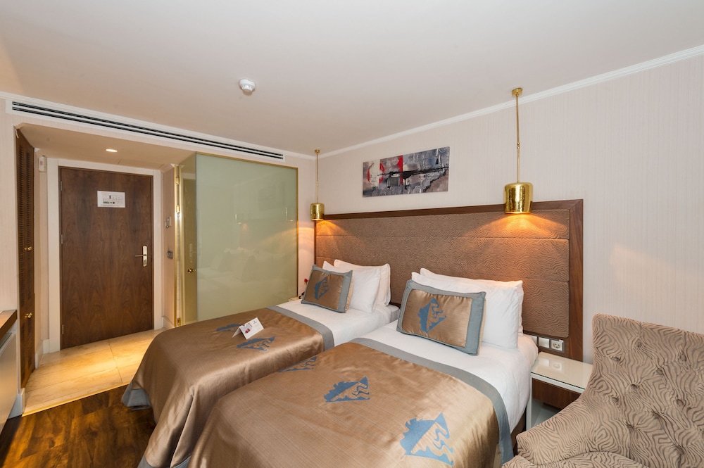 Darkmen Hotel 6