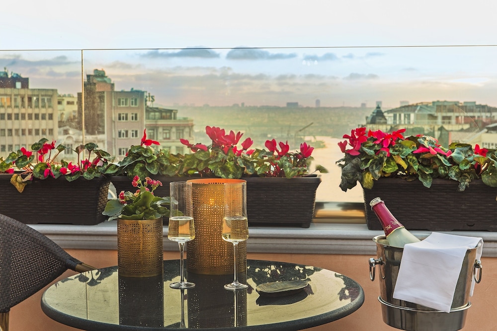 Meroddi Bagdatliyan Hotel 1