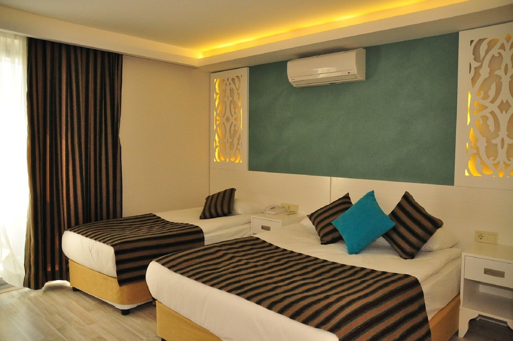 Aura Boutique Hotel 11