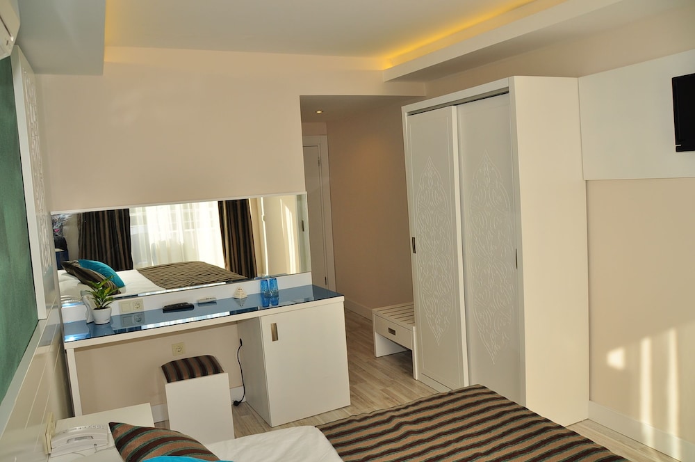 Aura Boutique Hotel 7
