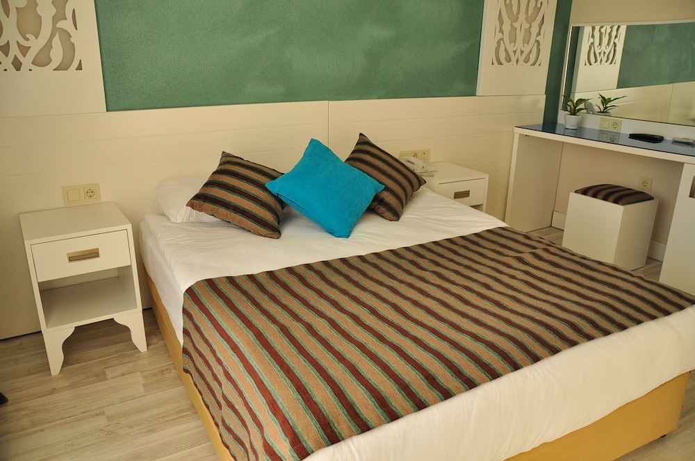 Aura Boutique Hotel 4