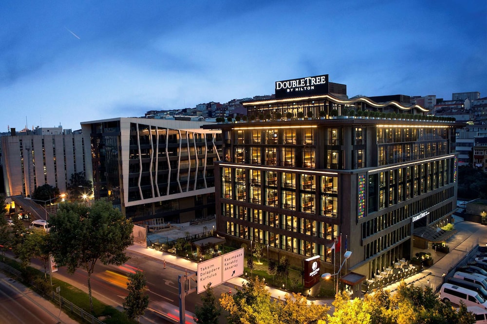 DoubleTree by Hilton Hotel Istanbul - Piyalepasa 1