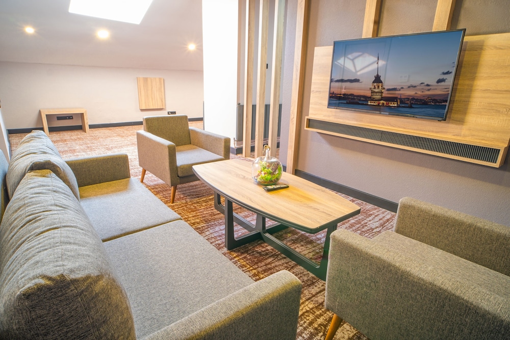 Mayi Hotel 11