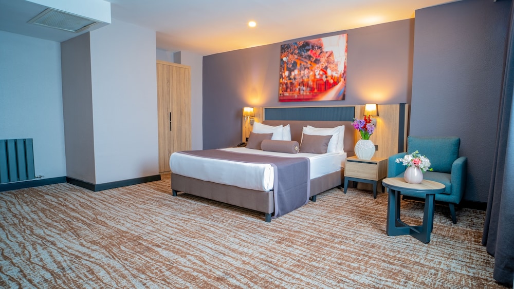 Mayi Hotel 8