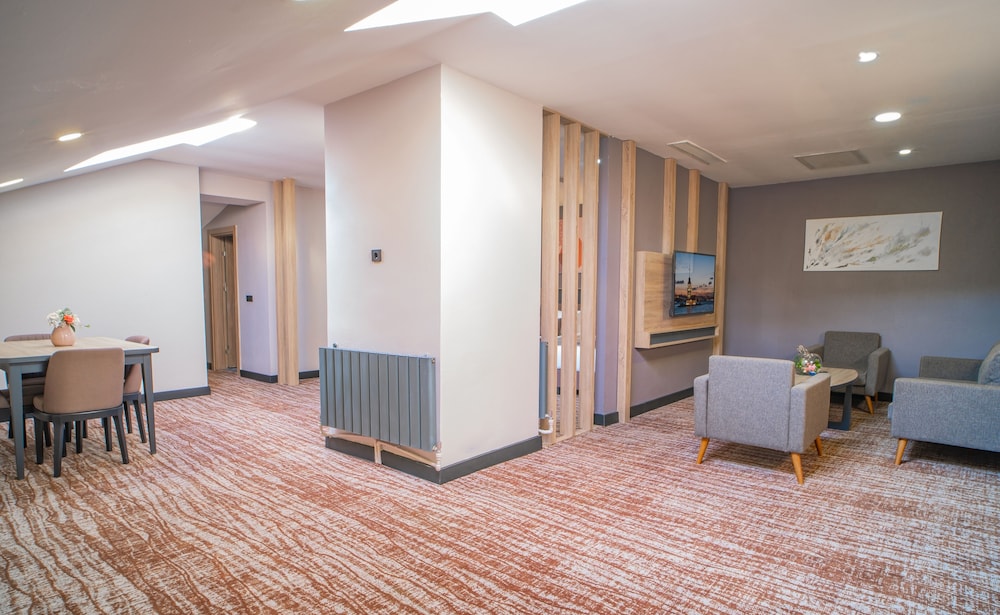 Mayi Hotel 12