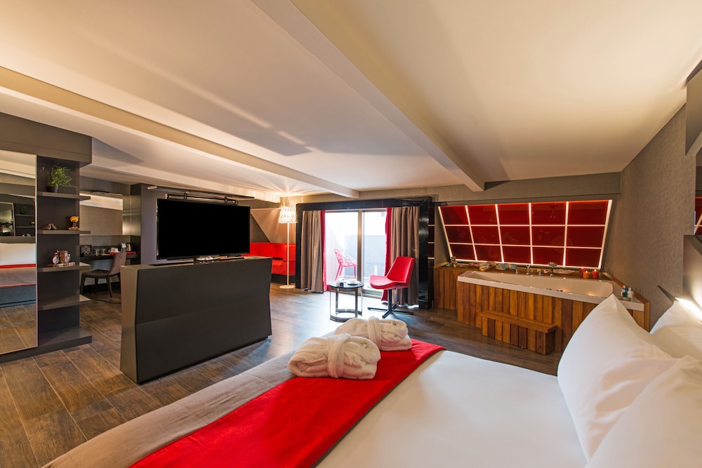 Favori Hotel 8