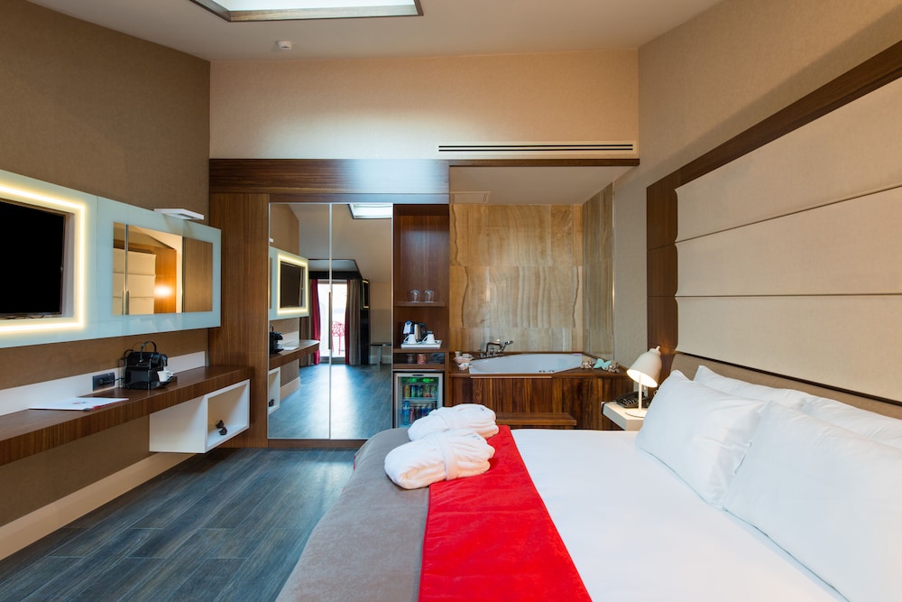Favori Hotel 24