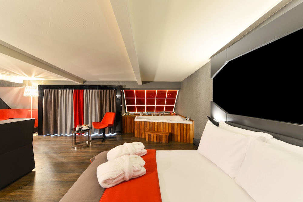 Favori Hotel 10