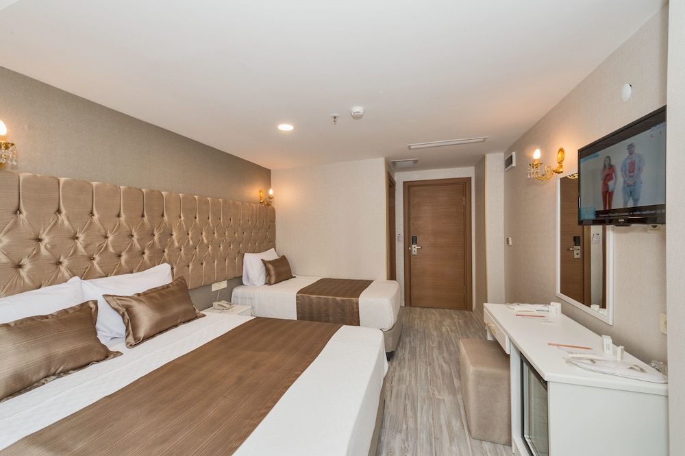 Grand Pamir Hotel 12