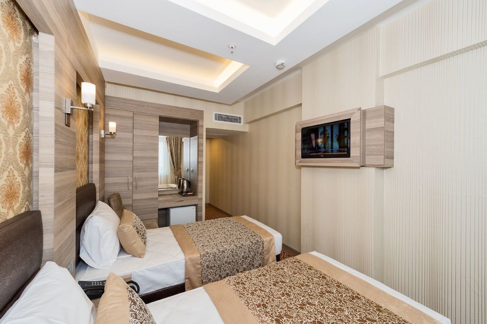 Borz Hotel 12